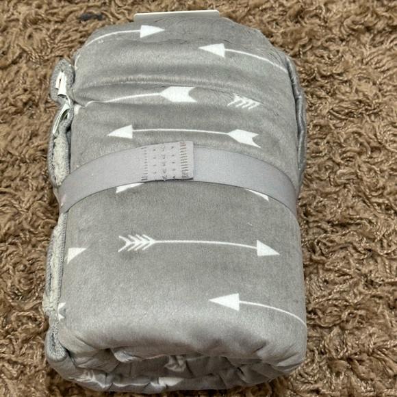 NWT Adventure Blanket and Onsie Set - Picture 5 of 9